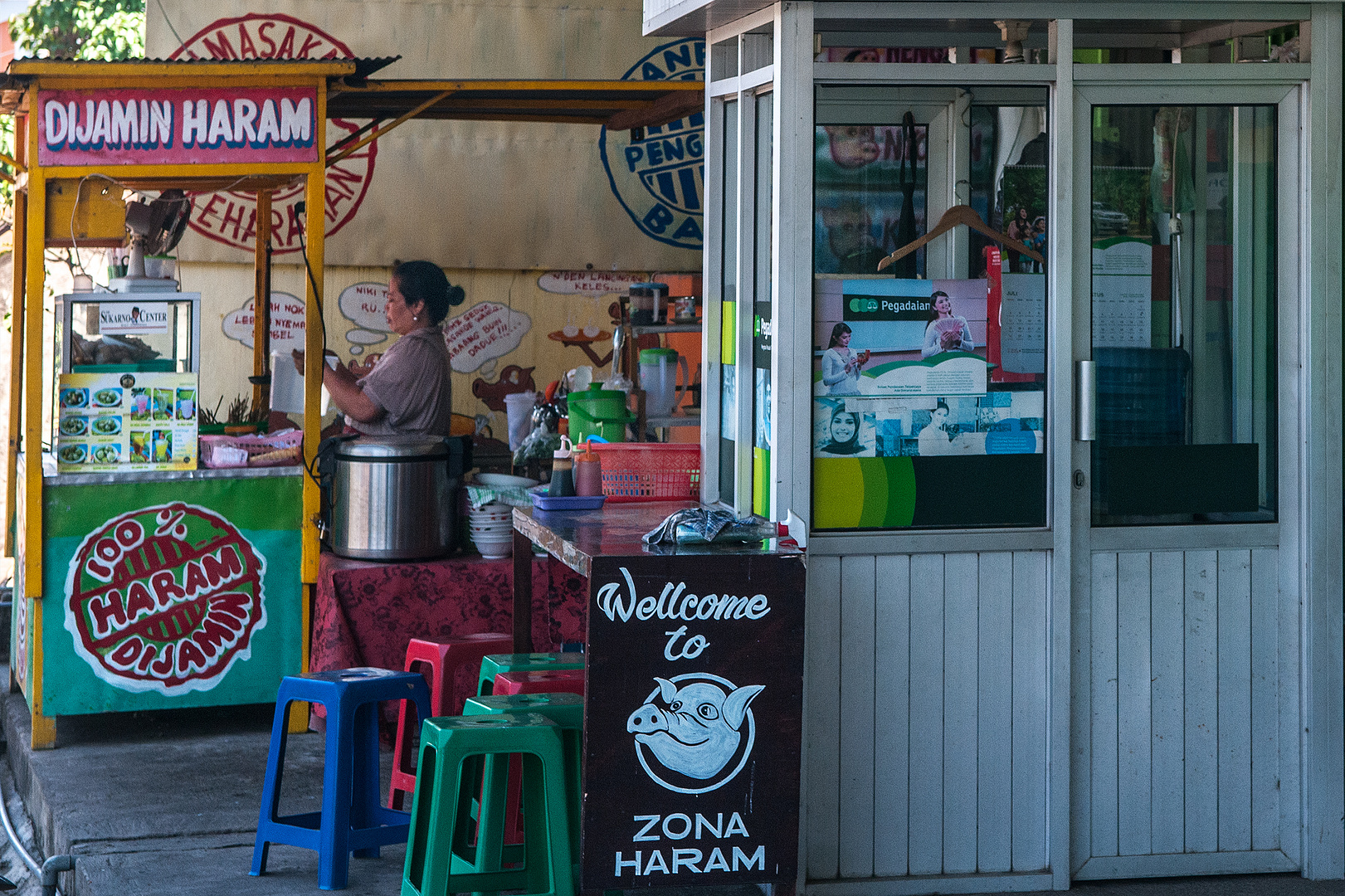 Warung with clear hints