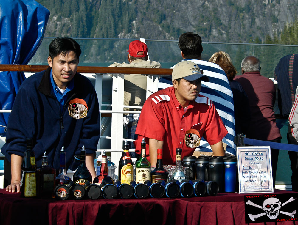 Was ein richtige Kreuzfahrtschiff ist, das hat vor allem eine Bar an Bord!