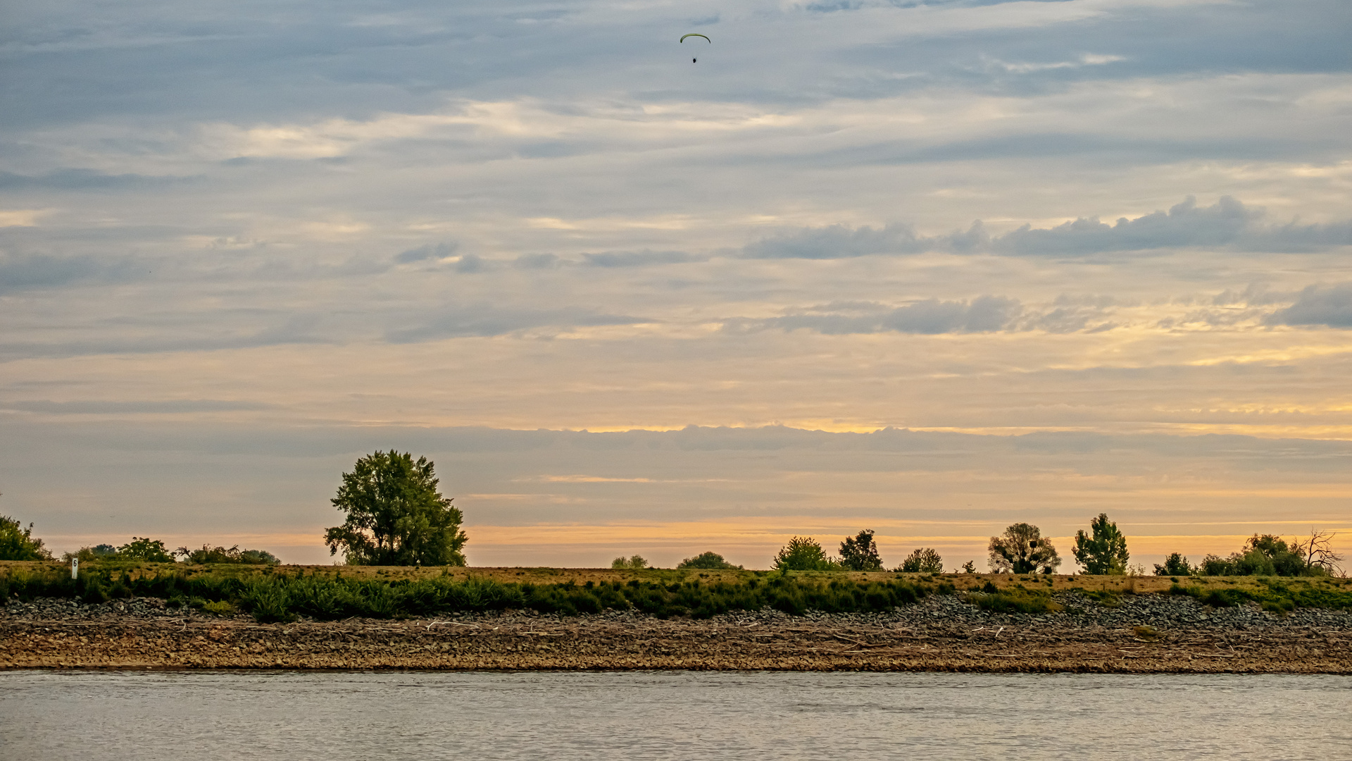 Was fliegt denn da am Himmel?