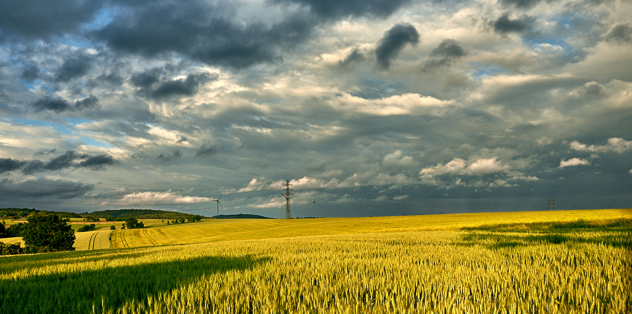 Was für ein Abendleuchten am 5.06.2020 um 19 Uhr 55, das Gewitter war abgezogen und der Himmel...