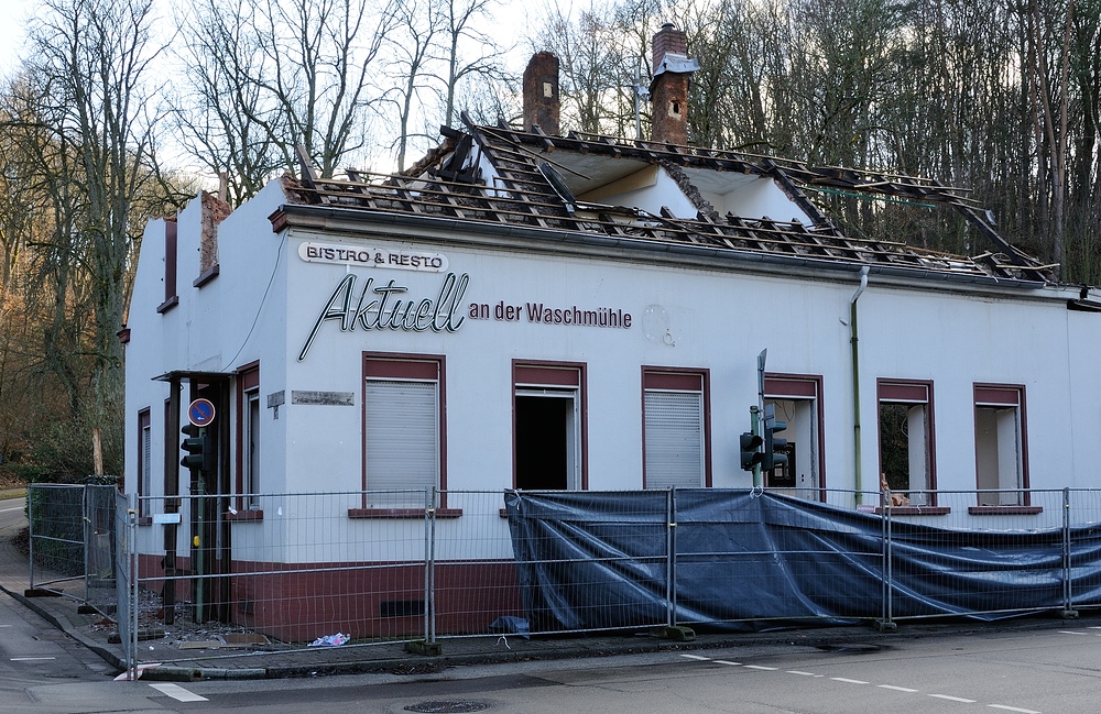 Was ganz AKTUELLES, das Retaurant Aktuell, wird aktuell abgerisssen. Es steht..