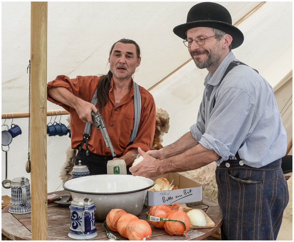 Was gibt es im Western-Camp zu essen und trinken ?