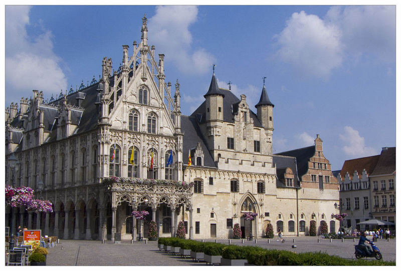 Was haben die Rolling Stones mit dem Rathaus von Mechelen/Belgien zu tun?