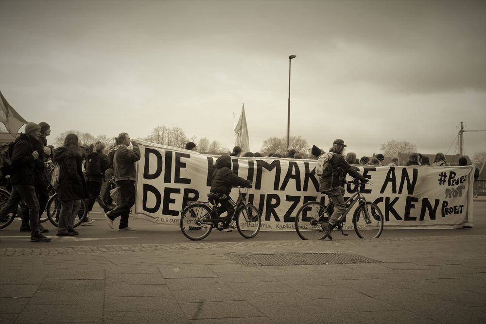 Was ist schon radikal? Foto & Bild people, street, spezial Bilder auf