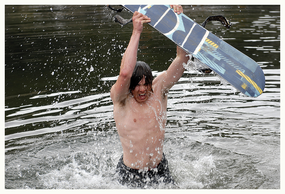 Was macht ein Boarder wenn er sieht das sein Board nicht mehr so frisch aussieht. Die zweite.