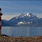 Was macht nur solch ein Leuchtturm am See?