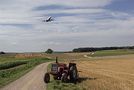 was nun? Flugzeug oder Traktor? von Hans Nater