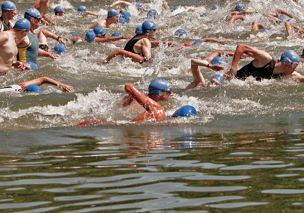 Was passiert hier ???  Gelöst !!! Triatlon. Danke fürs Mitmachen.