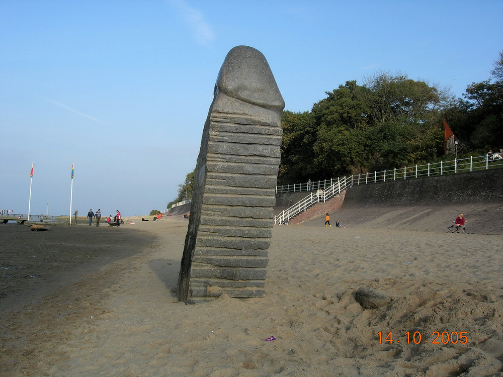 was steht denn da am Strand von Dangast?