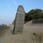 was steht denn da am Strand von Dangast?