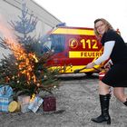 Was tun, wenn der Weihnachtsbaum brennt - Feuerwehr Weihnachten 1