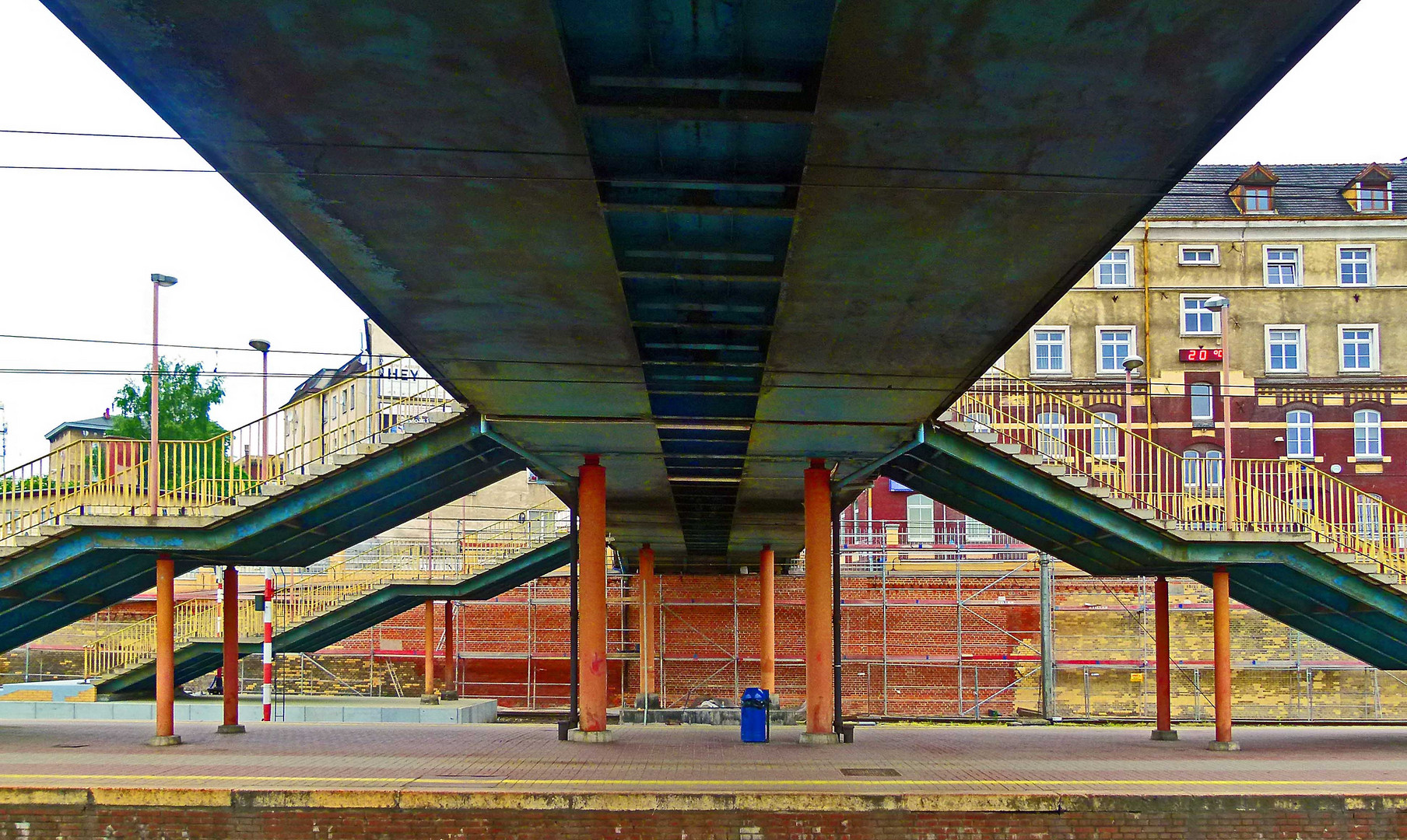 Was versteht man unter einer Bahnbrücke ?