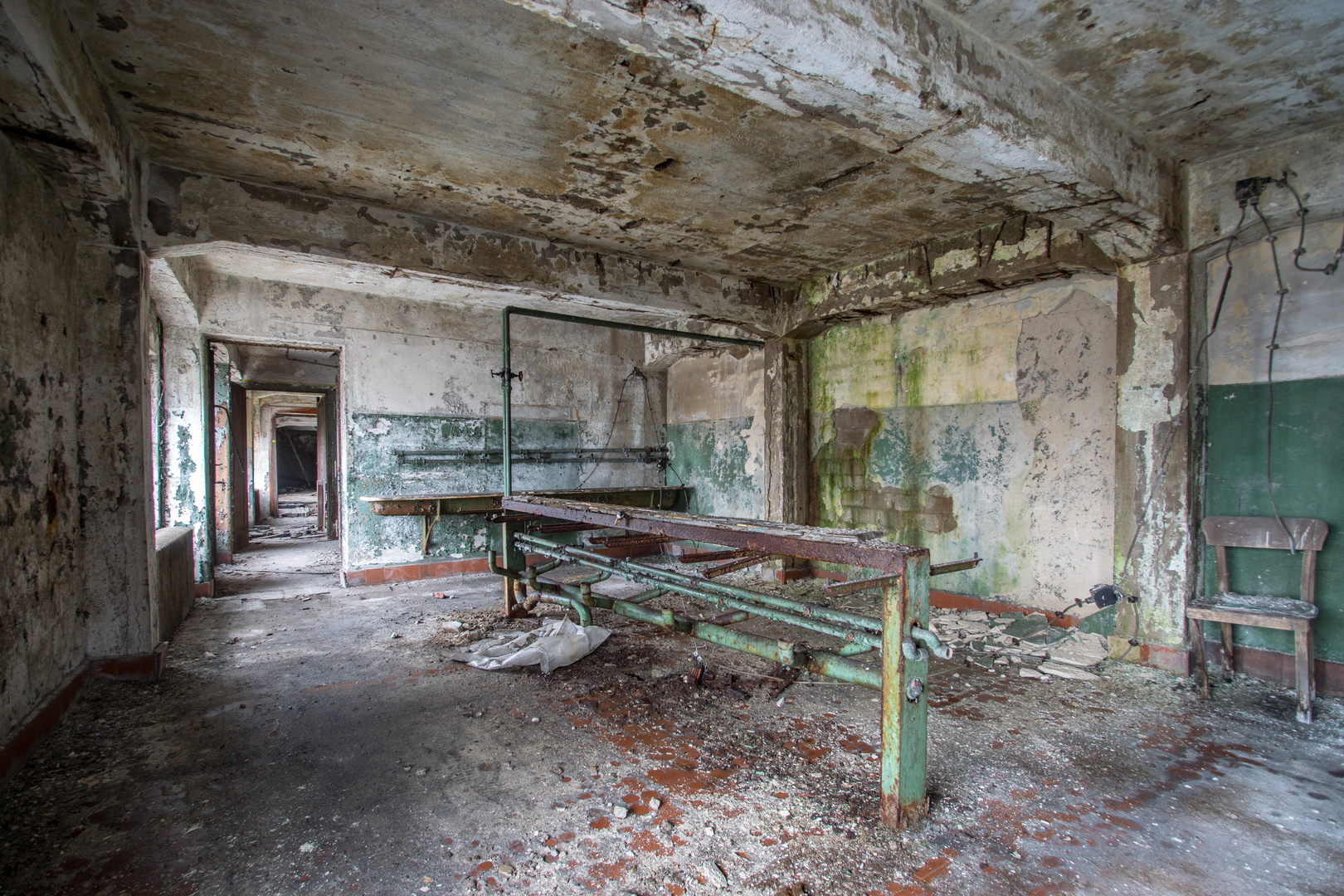Waschraum Foto & Bild | architektur, lost places, marode Bilder auf