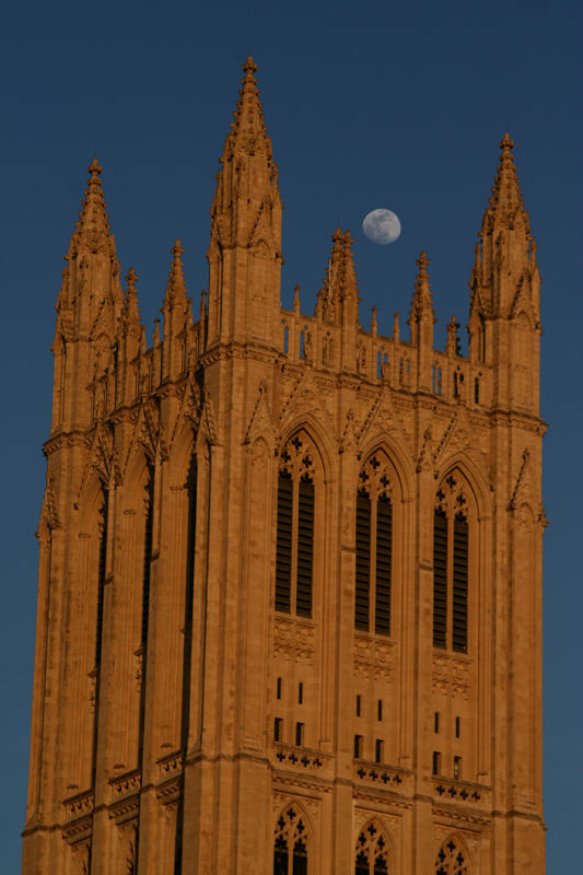 Washington Cathedral bei untergehender Sonne