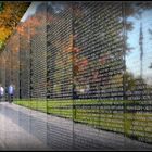 Washington im Herbst... Spiegelung am Vietnam - Memorial ..