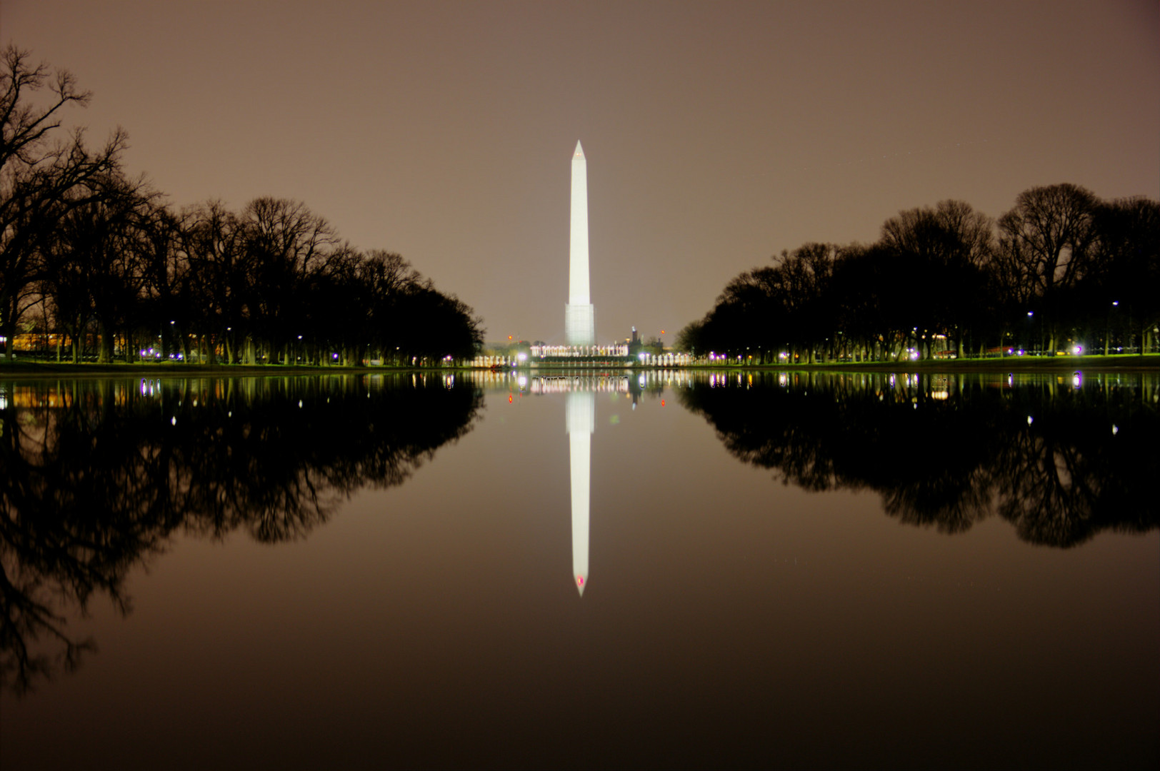 Washington Monument bei Nacht