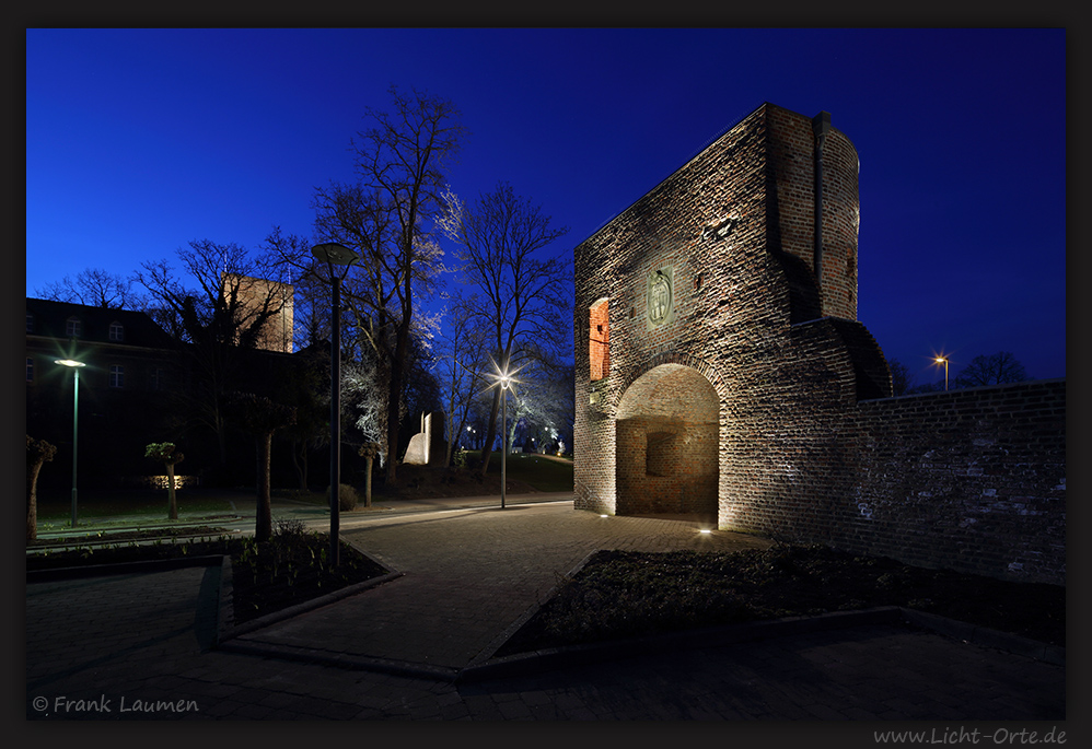 Wassenberg - Stadtmauer mit Bergfried