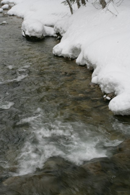 Wasser am Schnee