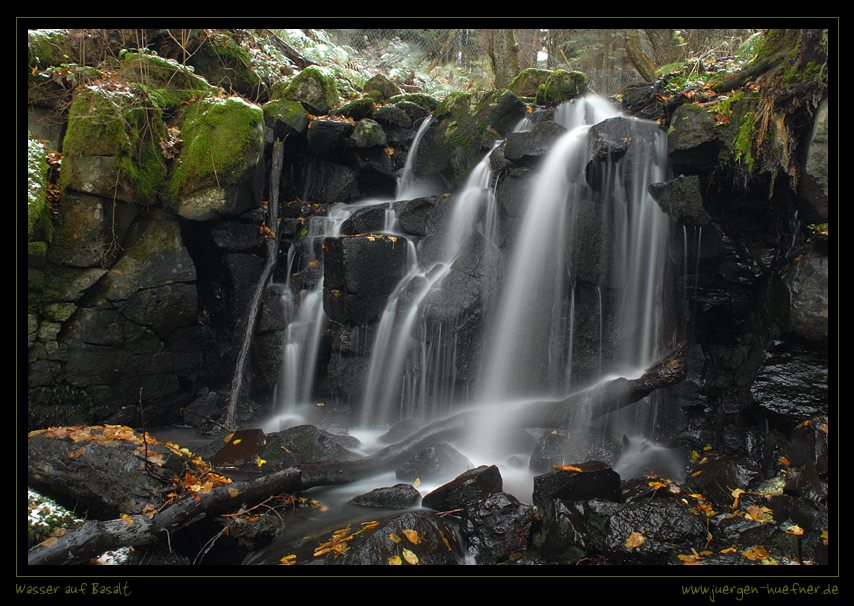 Wasser auf Basalt