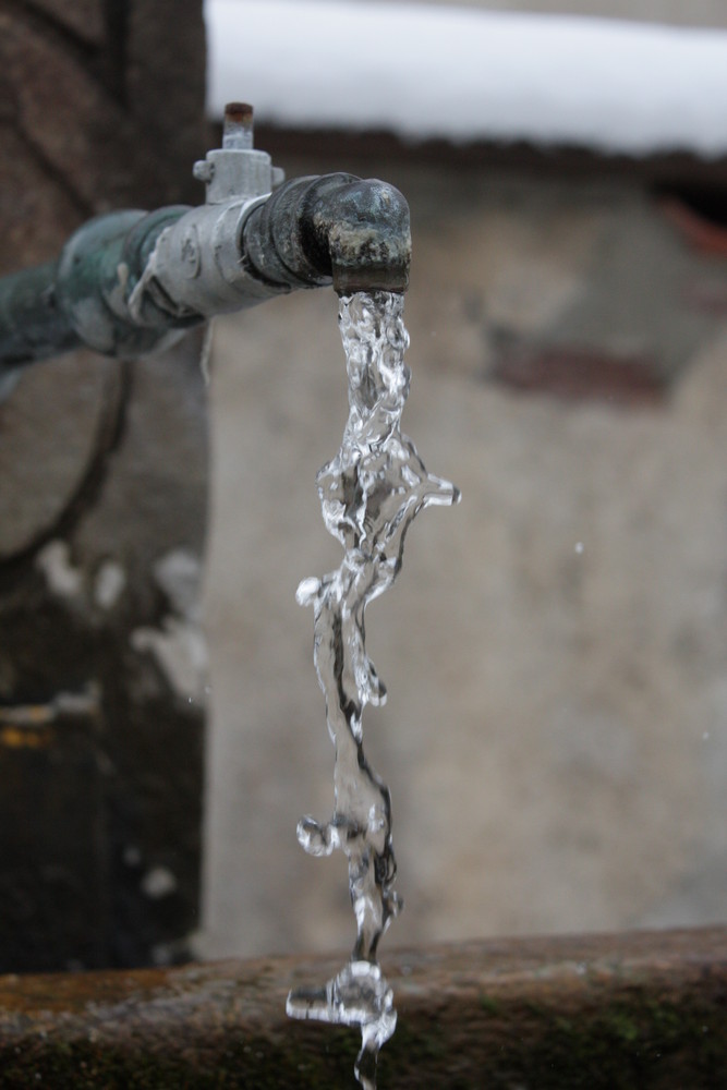 Wasser aus dem Schlossbrunnen