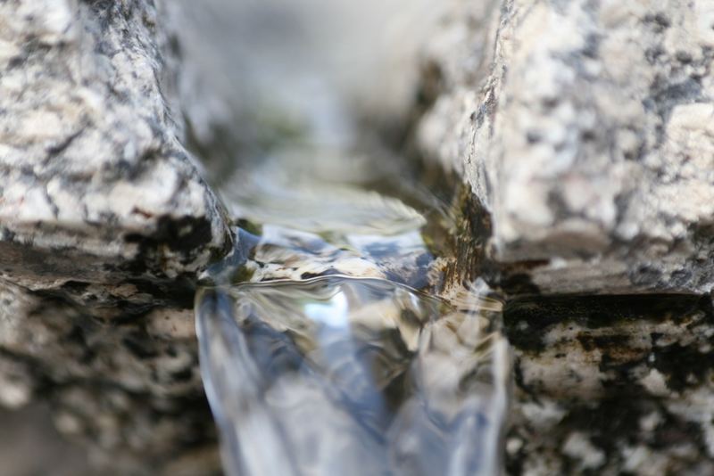 Wasser aus dem Stein