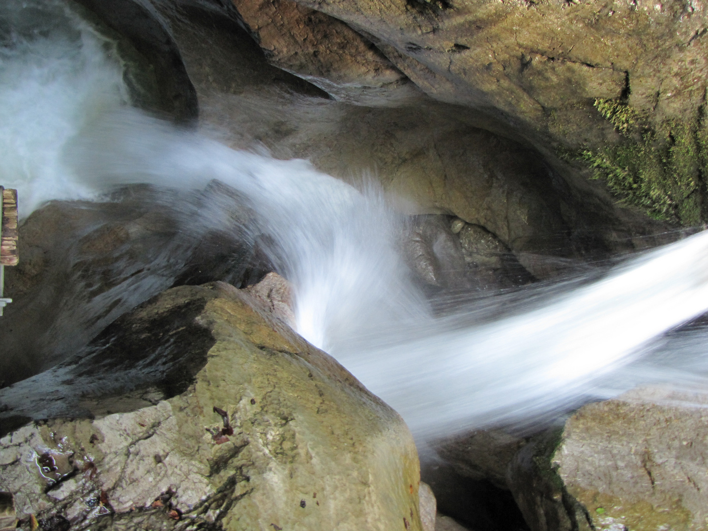 Wasser bahnt sich seinen Weg...