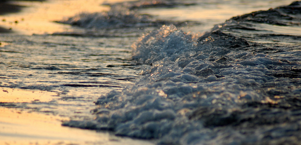 Wasser bei der Brandung