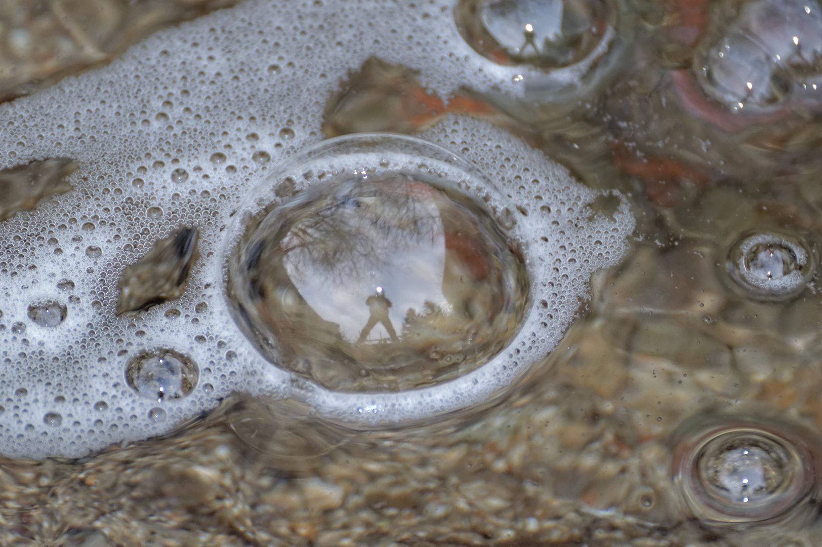 Wasser-Blasen mit Spiegelung