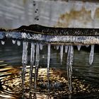 Wasser, Eiszapfen, Tropfen und Licht...