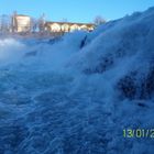 Wasser fällt ohne Ende hinab am Rheinfall !!!