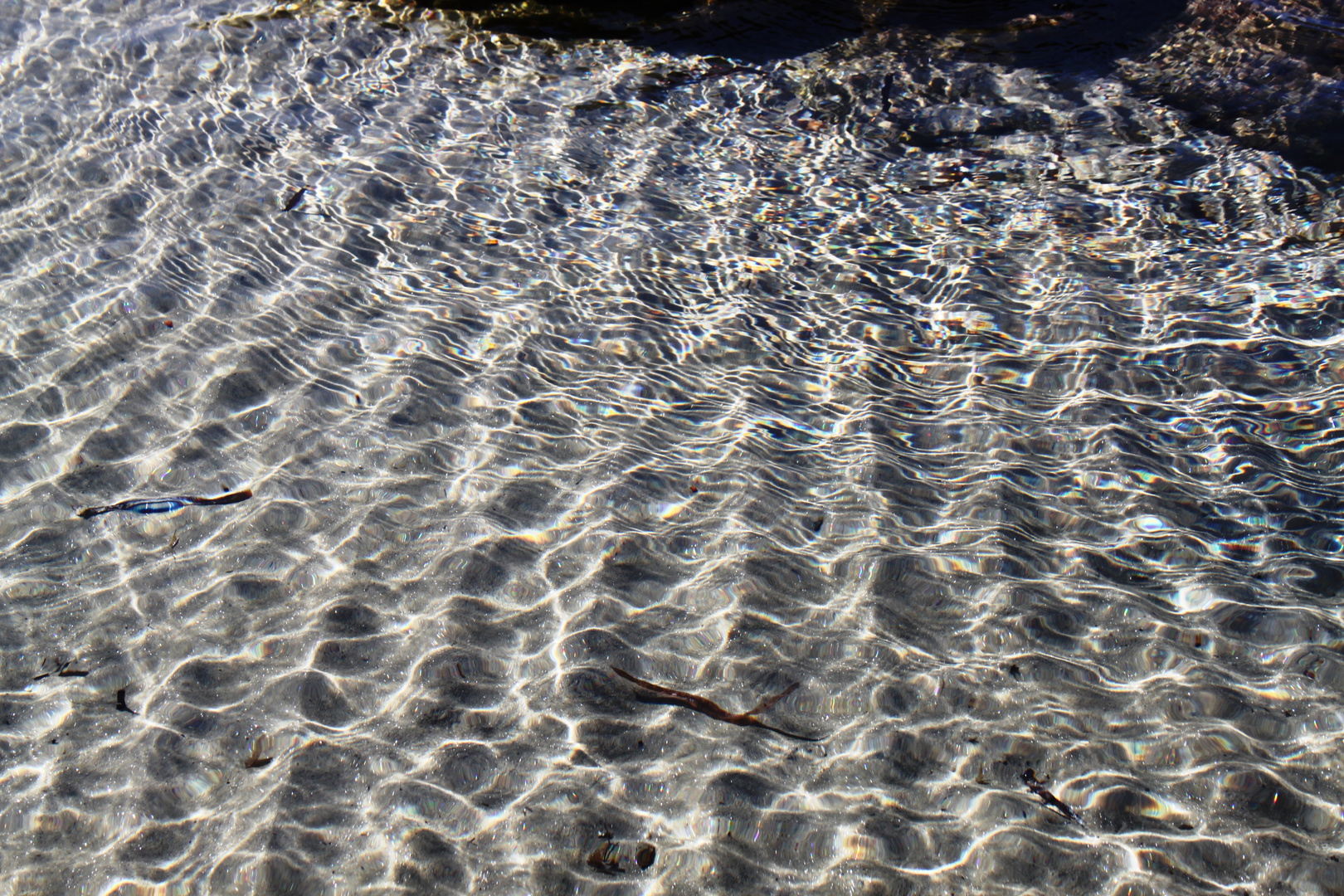 Wasser fließt rund