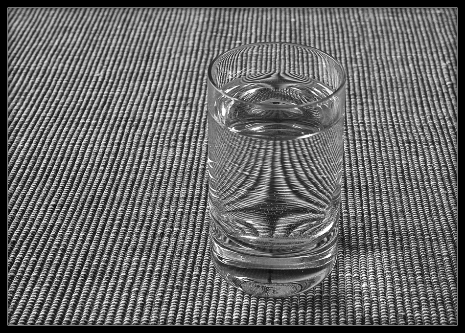 Wasser, Glas und Parallelen