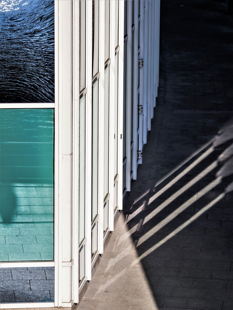 Wasser I Brücke I Pflaster - Schatten