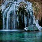 Wasser im Fluss - Eiskristalle