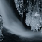 Wasser im Fluss - Eiskristalle
