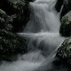 Wasser im Fluss - Eiskristalle