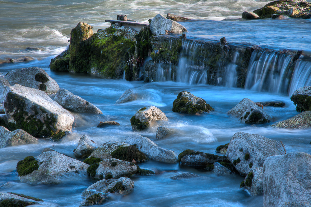 Wasser in Licht und Schatten