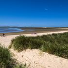 Wasser kommt und die Kitesurfer bei der Inbetriebnahme