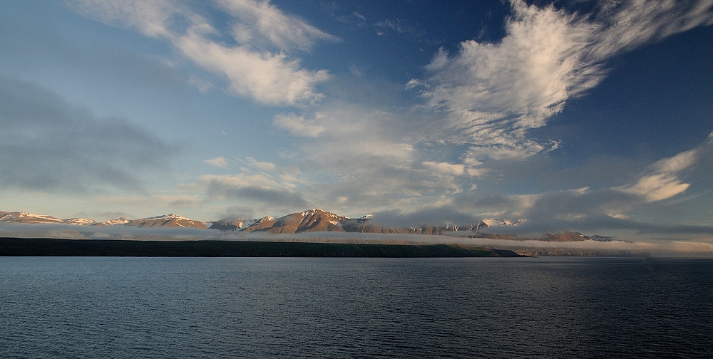 Wasser, Land und klare Luft, das ist Island.