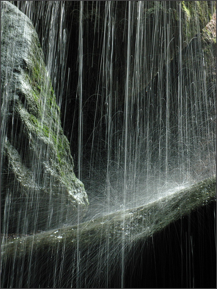 Wasser-Licht-Stein