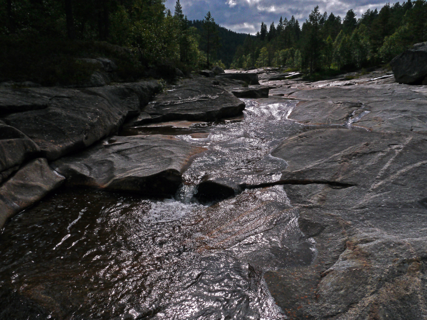 Wasser. Licht und Granit