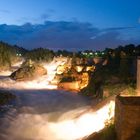 "Wasser marsch !" (abendliche Flutung der Trollhättan-Wasserfälle in Schweden)