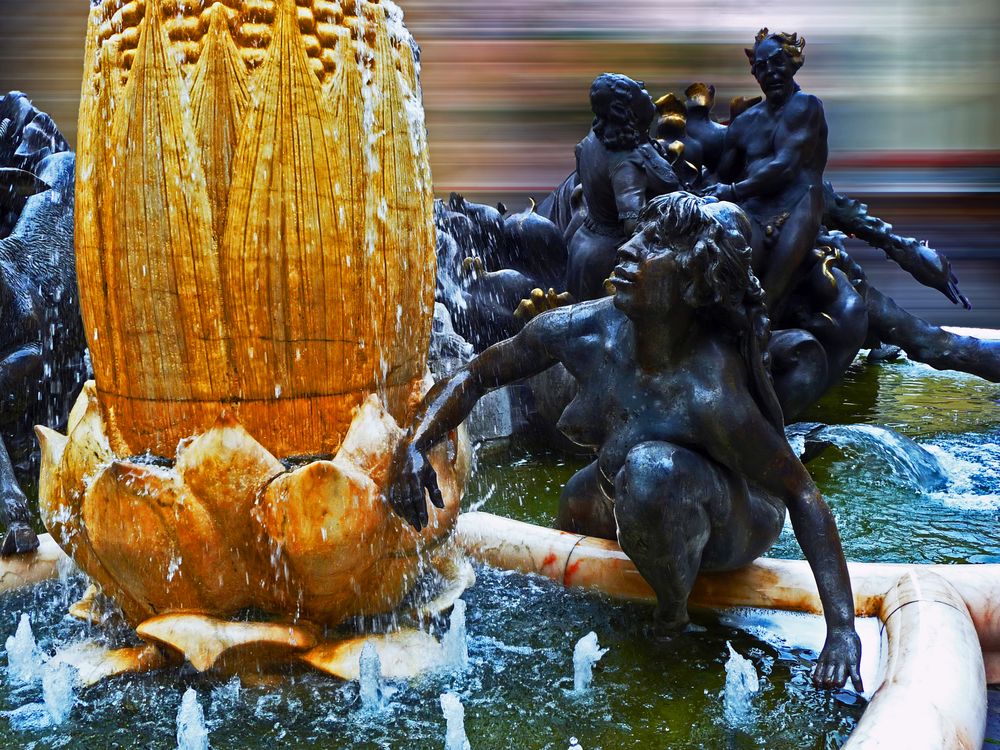 Wasser-Nymphe (Nürnberg: Ehebrunnen) von Satira 