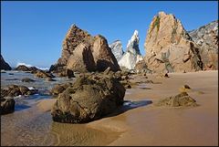 Wasser, Sand und Felsen