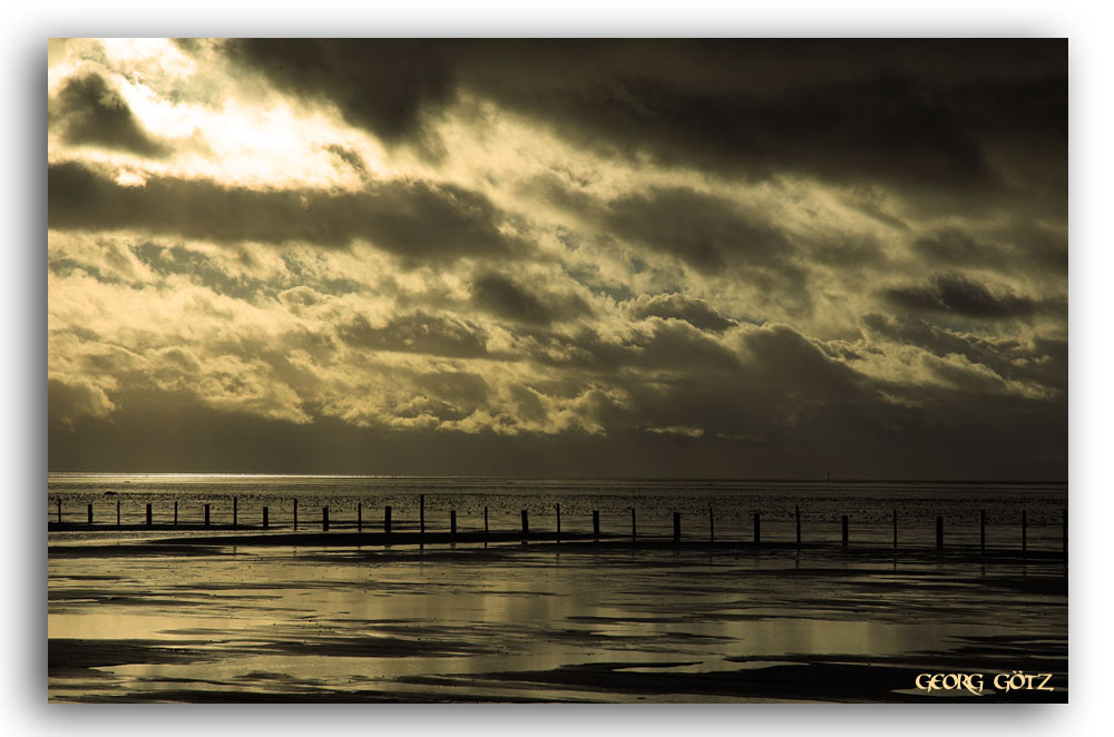 Wasser Sand Wolken