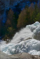 Wasser speiender Eisfall