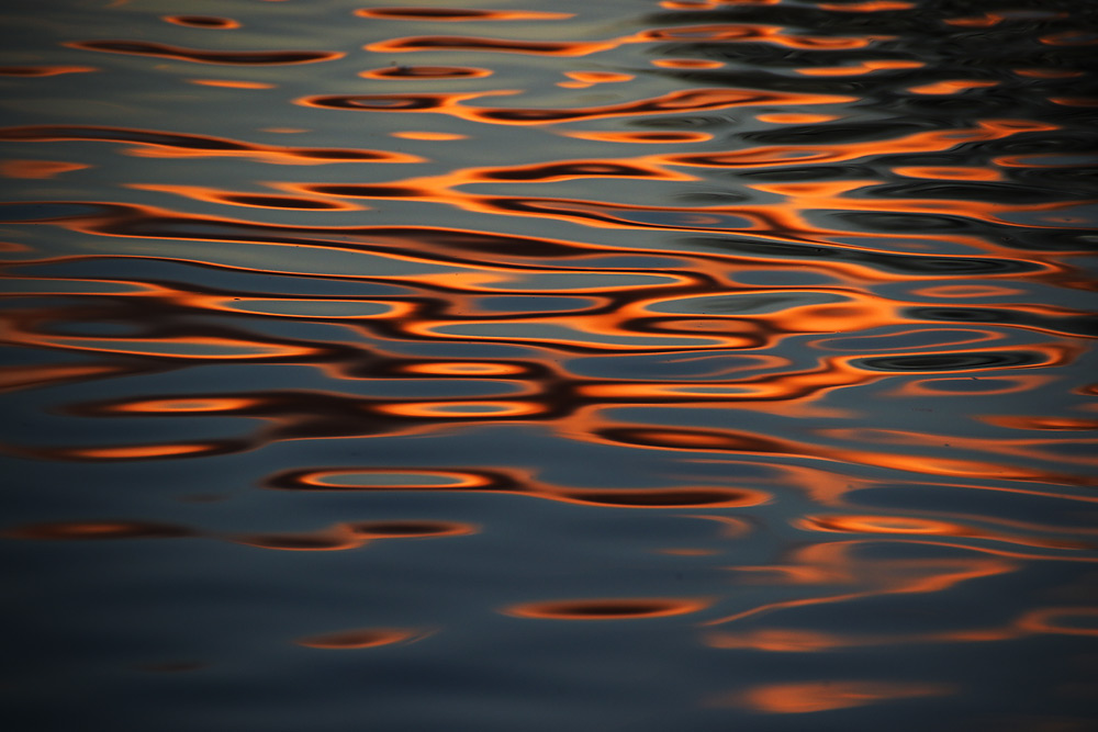 Wasser-Spiegelung beim Abendrot