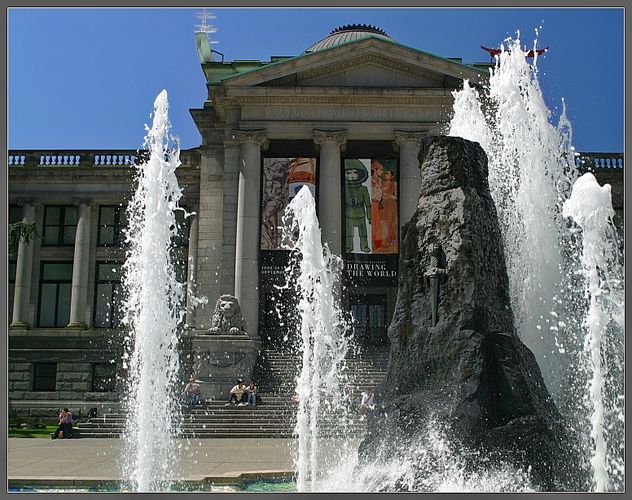 Wasser Spiele vor dem Museum