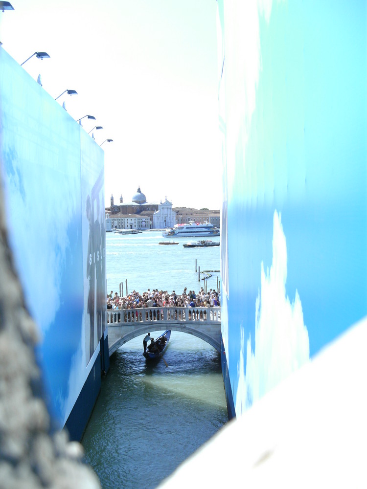 wasser, stein und luft in gekonnter venezianischer kombination