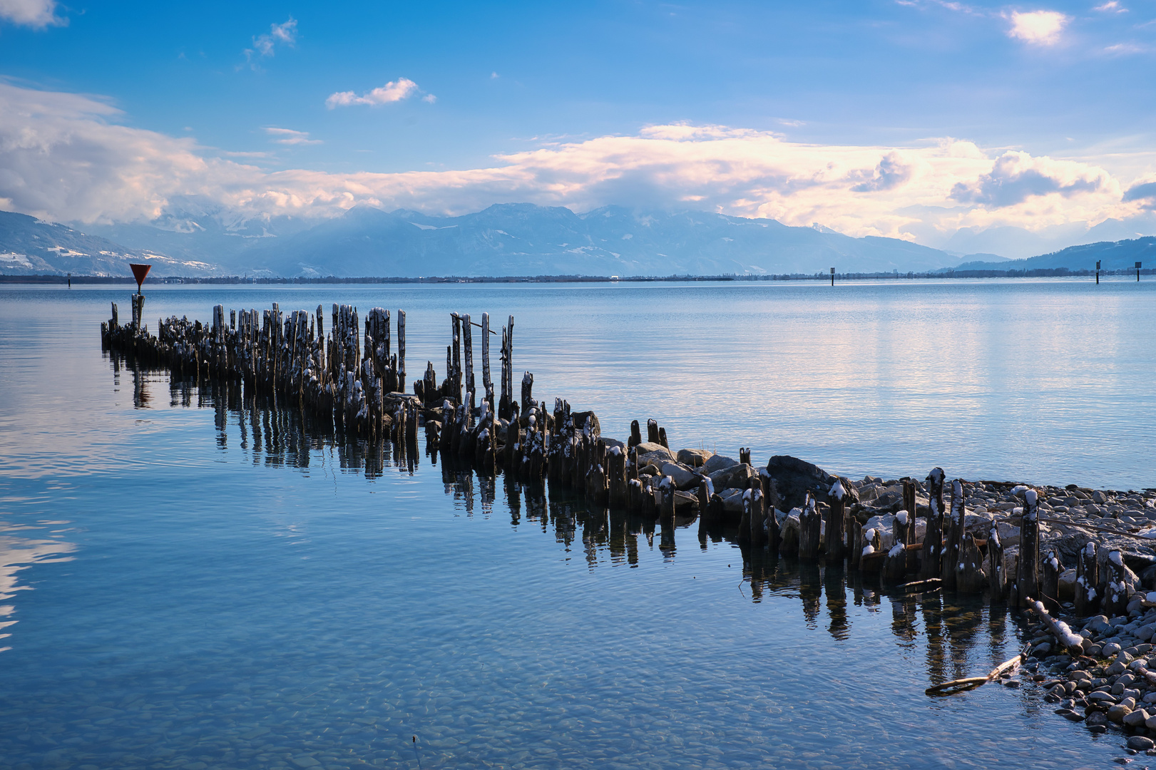 Wasser Steine und Holz